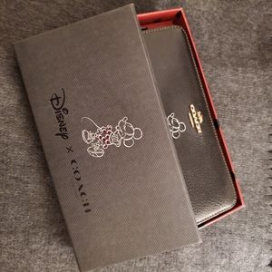 DISNEYxCOACH accordion wallet with Minnie Mouse Excellent Cond in original box